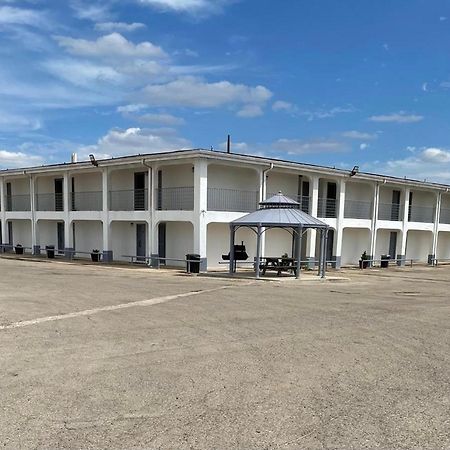 Dilley Executive Inn Exterior photo