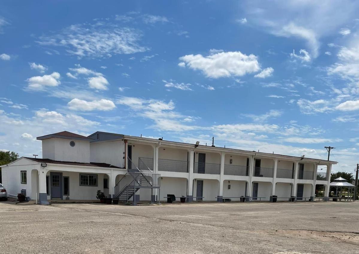 Dilley Executive Inn Exterior photo